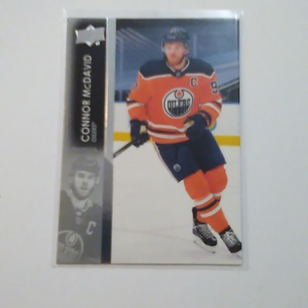 Connor McDavid hockey card / Upper Deck/ NHL Superstar / Edmonton Oilers
